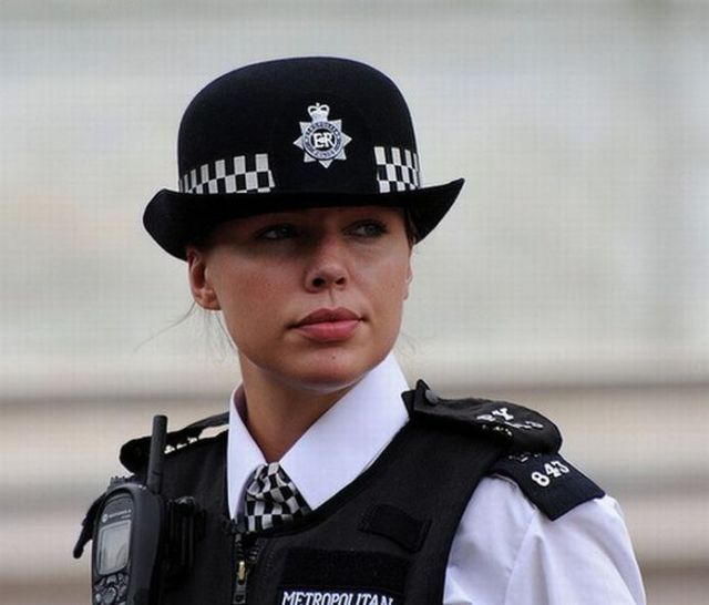 無料イラスト画像 Hd限定かっこいい 女性 警察 官 イラスト