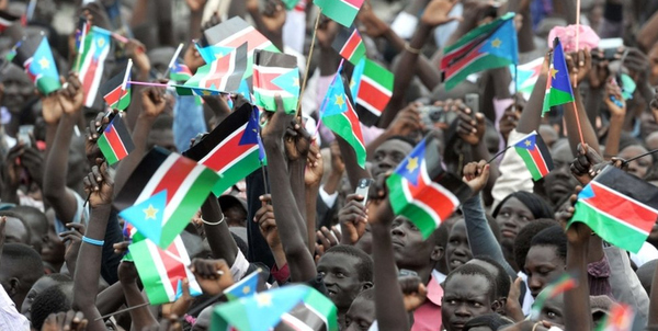 2011年7月9日に誕生した最新の国家「南スーダン共和国」を祝う人々 Dna