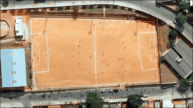 ブラジルサッカーの原点、いびつな形をしたサッカー場の写真10枚