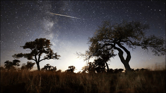 天の川 オーロラ 流れ星がクリアに撮影された夜空のタイムラプス動画 Temporal Distortion Dna