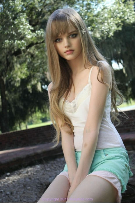もはやリアルバービー プロポーションや大きな目がそっくりな16歳の金髪美少女 ダコタ ローズ Dna