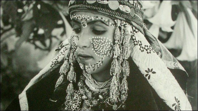 日の沈む大地 マグリブに住んでいたユダヤ人女性たちの民族衣装 Dna