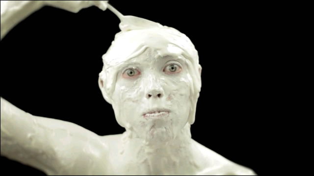 なぜか悪夢のようなキャラクターが登場するアイスクリームのコマーシャル動画 Dna