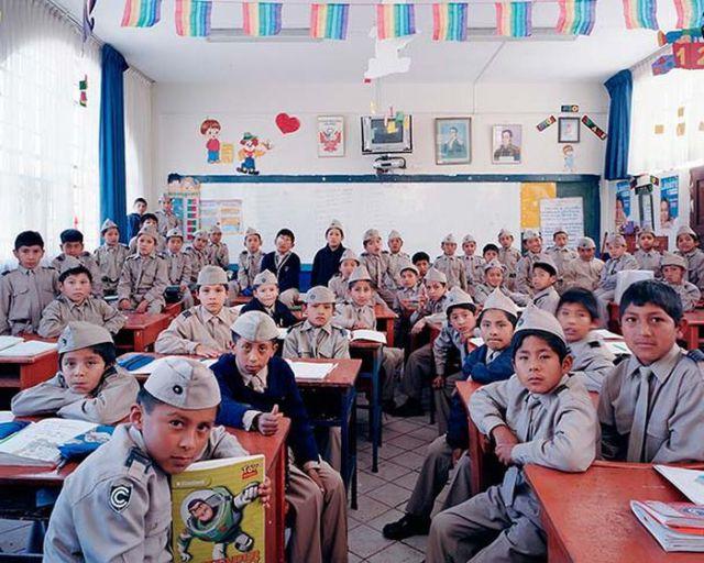 世界中のいろいろな学校で教室の生徒たちを撮影した写真集「Classroom Portraits」