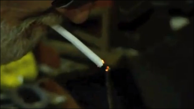 タバコに火をつける最もワイルドでダンディーな方法を紹介する動画 Dna