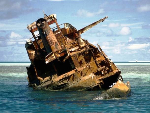 ボロボロに朽ち果てながらも圧倒的な存在感を放っている沈没船や難破船の写真25枚 Dna
