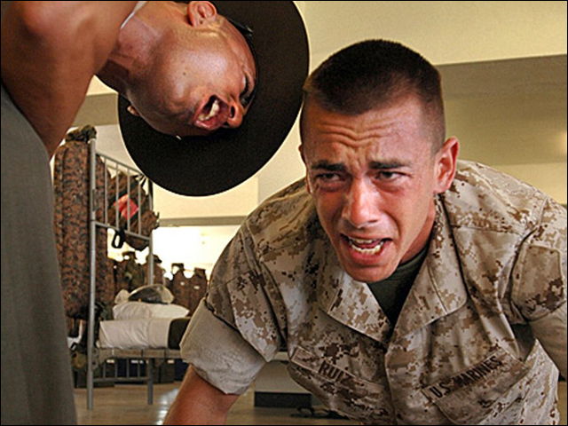 アメリカ軍の訓練教官たちが素敵な表情で怒鳴りまくっている写真29枚 Dna