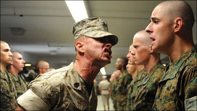 アメリカ軍の訓練教官たちが素敵な表情で怒鳴りまくっている写真29枚 Dna