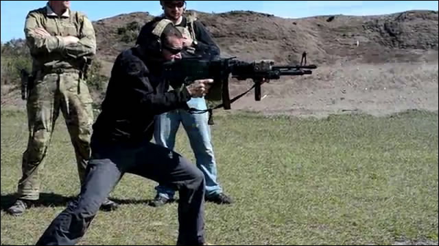 元マグプルのコスタ先生がm60機関銃で華麗に コスタ撃ち をキメる動画 Dna