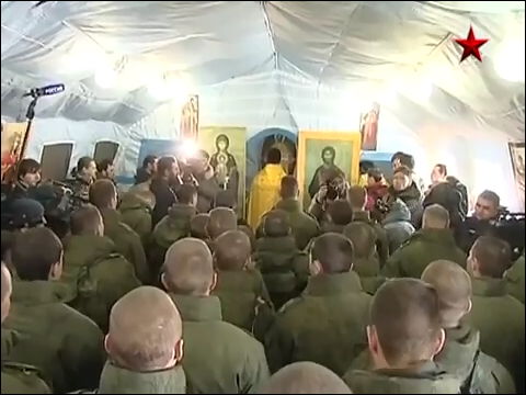 どこでも空から現れるロシア軍の「空挺従軍司祭」たち