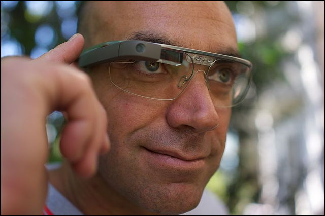 2011年ごろの「初代」Google Glassはこんなにも巨大だった - DNA