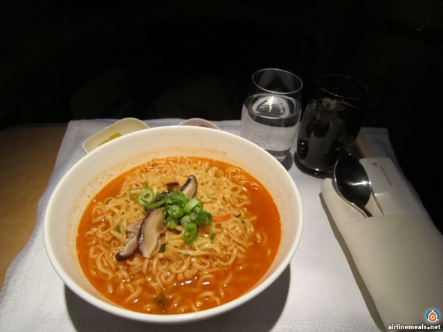 空での最高のおもてなし 世界の航空会社が提供するファーストクラス専用機内食の写真いろいろ Dna