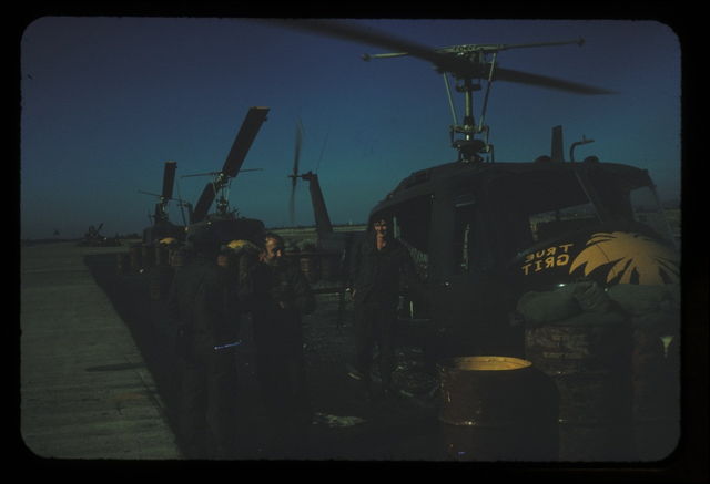 70年代はじめにヘリコプター乗組員としてベトナム戦争に行っていた人が撮影していた写真いろいろ