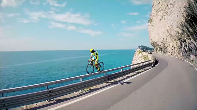 ロードバイクでフリースタイル 信じられないほどの超絶自転車テクニック映像 Road Bike Freestyle Dna