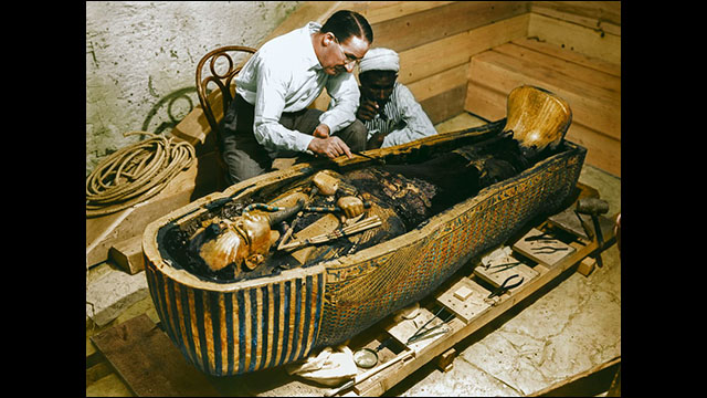 世紀の瞬間が色鮮やかに蘇る ツタンカーメン王墓の発掘 のカラー復元写真 Dna