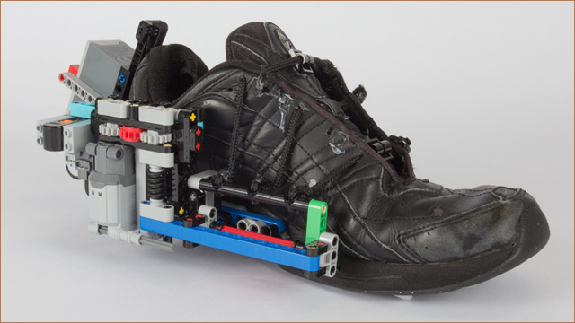 レゴで作った未来ガジェット 靴ひもが自動的に結ばれるスニーカー の動画 Dna