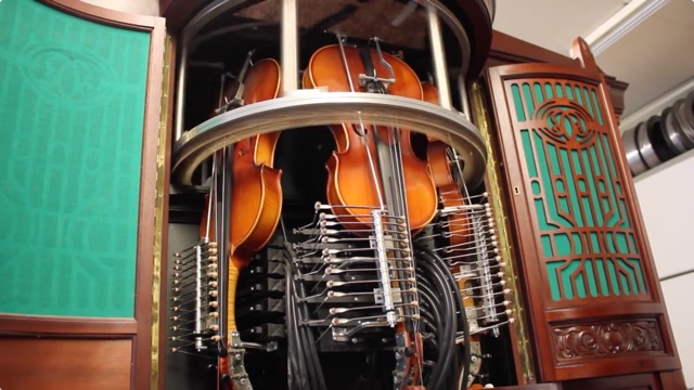 100年以上前のドイツで製作されたバイオリン3丁とピアノを自動演奏するマシン「Hupfeld Phonoliszt-Violina」 - DNA