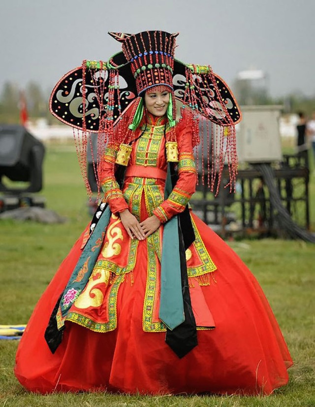独特の文化から生まれた世界各地の絢爛たる伝統婚礼衣装選 Dna