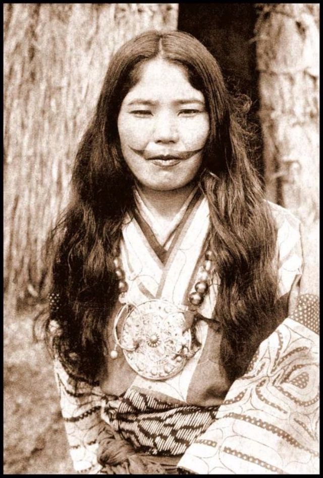 口の周りに独特な入れ墨を施したアイヌ女性の貴重な写真20枚 DNA