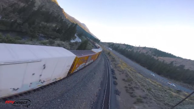 アメリカのとんでもなく長い貨物列車を超絶スキルでドローン撮影した映像が圧倒的 Dna