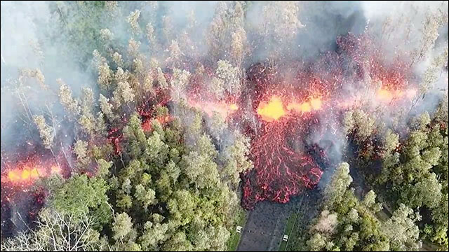 ハワイ キラウエア火山が噴火 森が裂けて出来た巨大亀裂から溢れ出す溶岩流 Dna