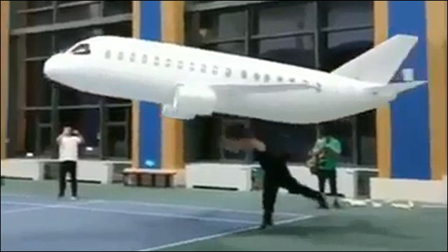 100 メートル 飛ぶ 紙 飛行機
