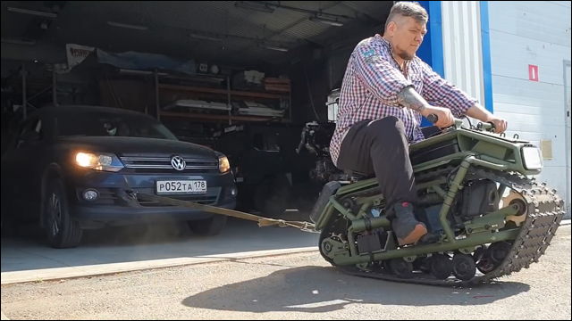 ロシア人が手作りしたゴツさ満点のキャタピラ式ミニバイク Homyak の動画 Dna