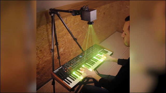Midiキーボードと連動して弾いた鍵盤をレーザーでデコレーションしてくれる Lasercube の動画 Dna
